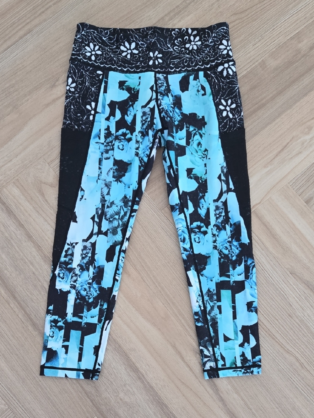 Nanette Lepore  Blue & Black Patterned Active Leggings Medium